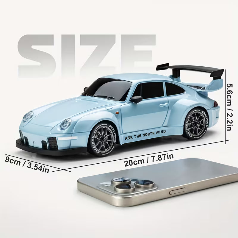 1:24 RC Driftbil 4WD 2.4GHz – LED-ljus, Extra Däck & Vägspärrar, Perfekt Gåva för Pojkar & Flickor